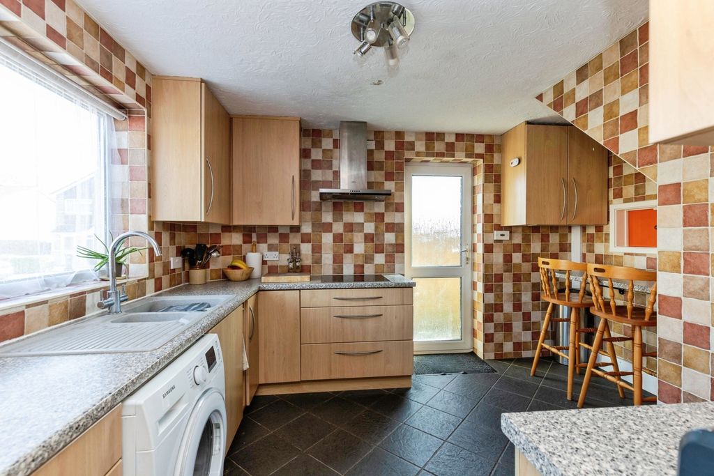 Property photo 2 of 17 Kitchen