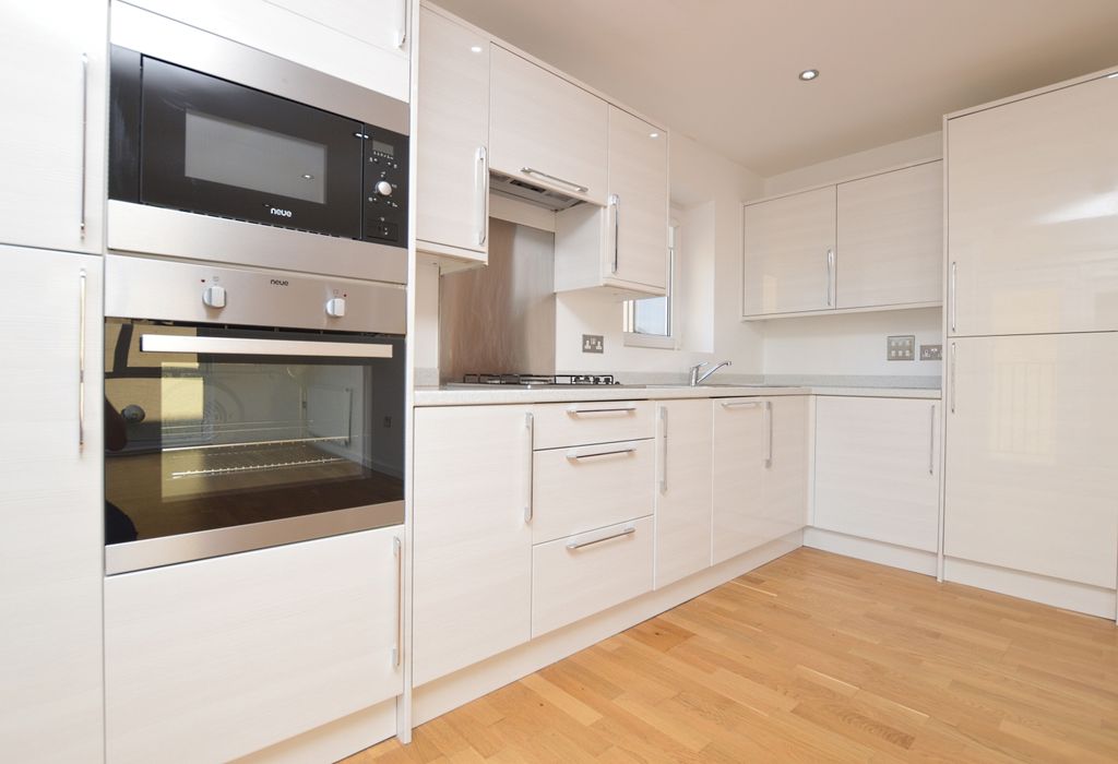 Property photo 3 of 6 Kitchen