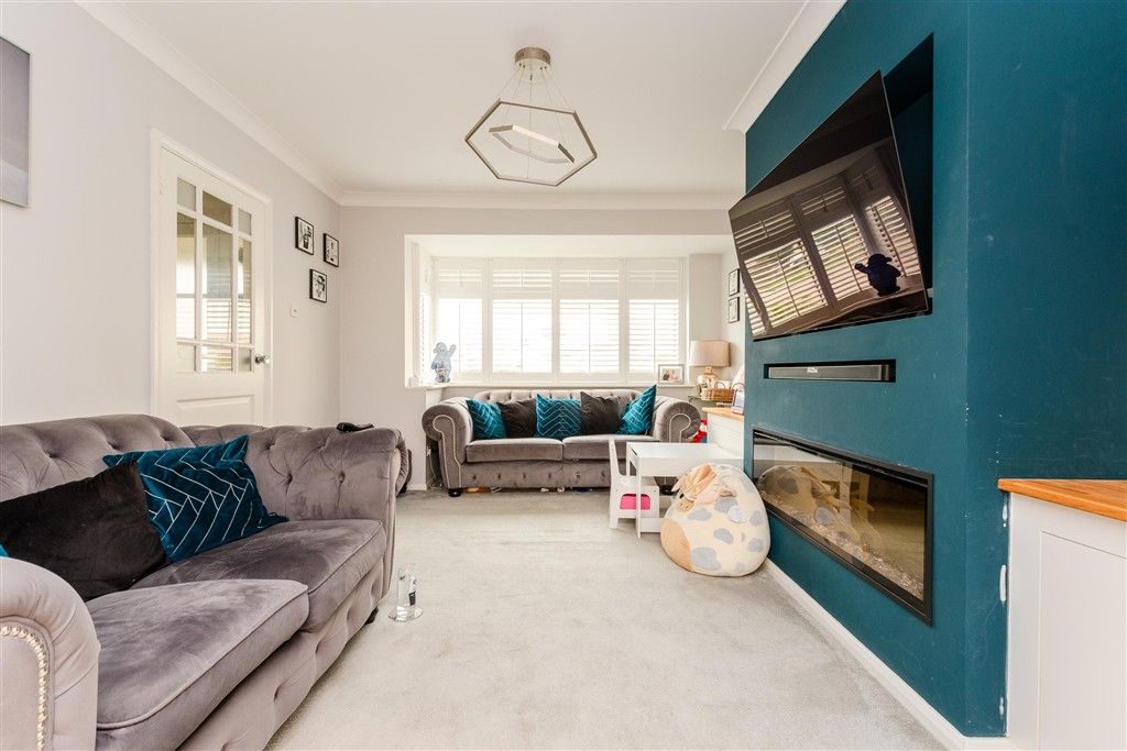 Property photo 3 of 9 Lounge