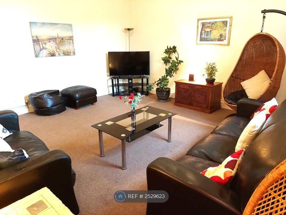 Property photo 1 of 17 Shared Sitting Room