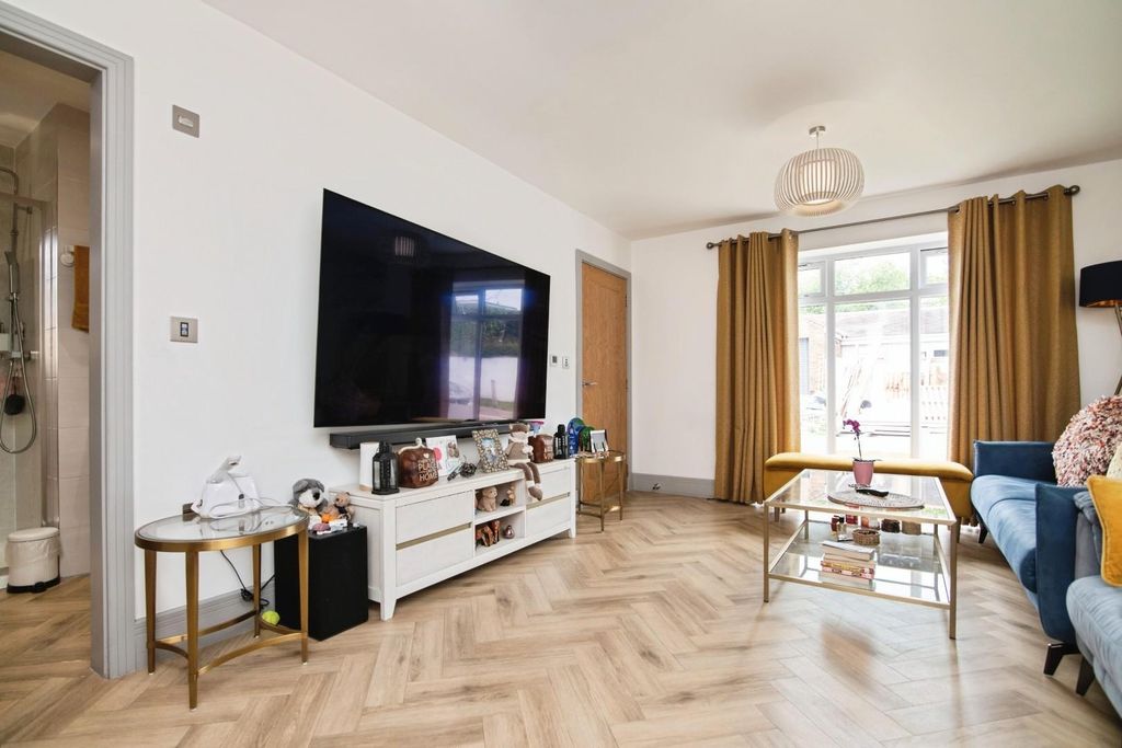 Property photo 3 of 19 Lightthorne-19.Jpg