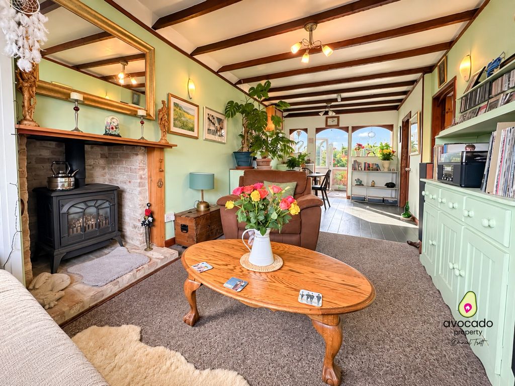 Property photo 1 of 16 5516741