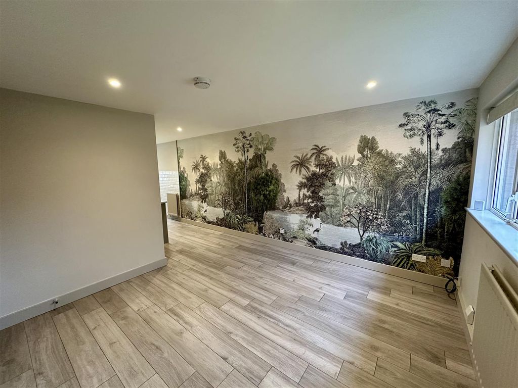 Property photo 2 of 9 Lounge/Kitchen