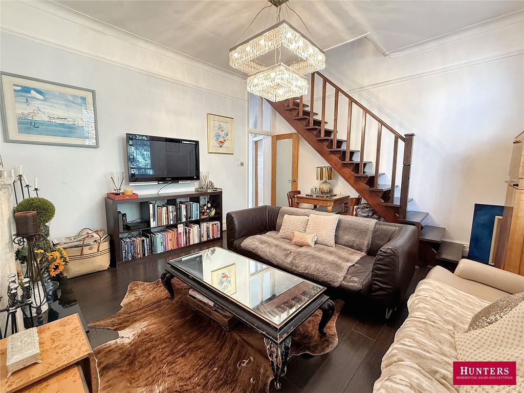 Property photo 3 of 30 Picture No. 12