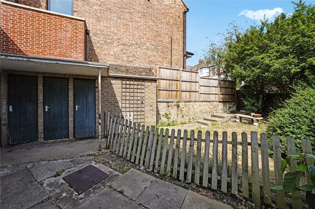 Property photo 3 of 17 Picture No. 06