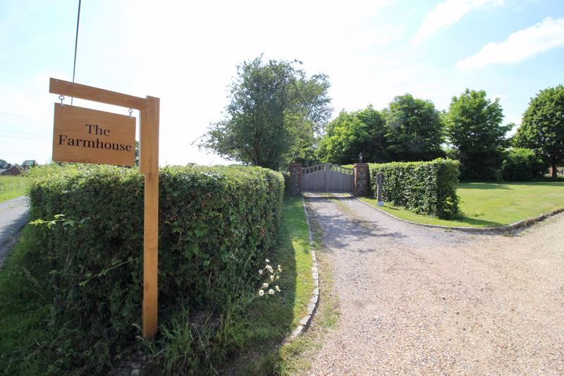 Property photo 1 of 31 Front Gate