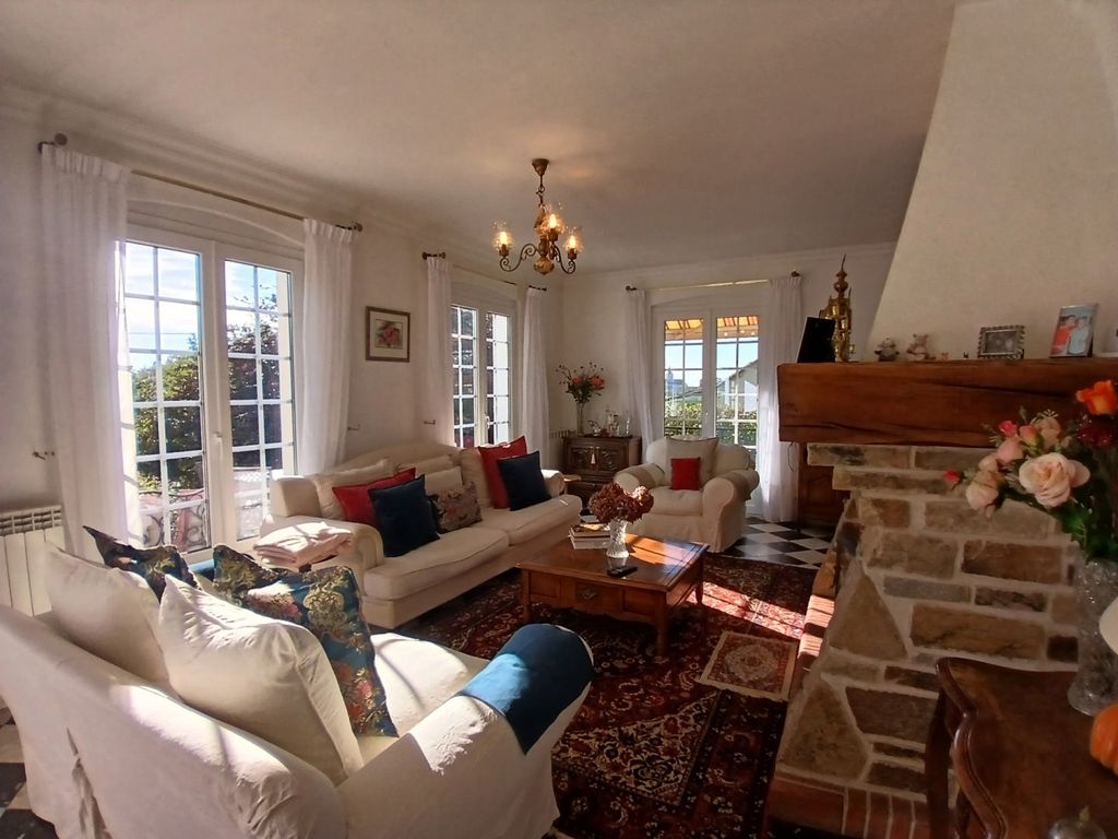 Property photo 2 of 12