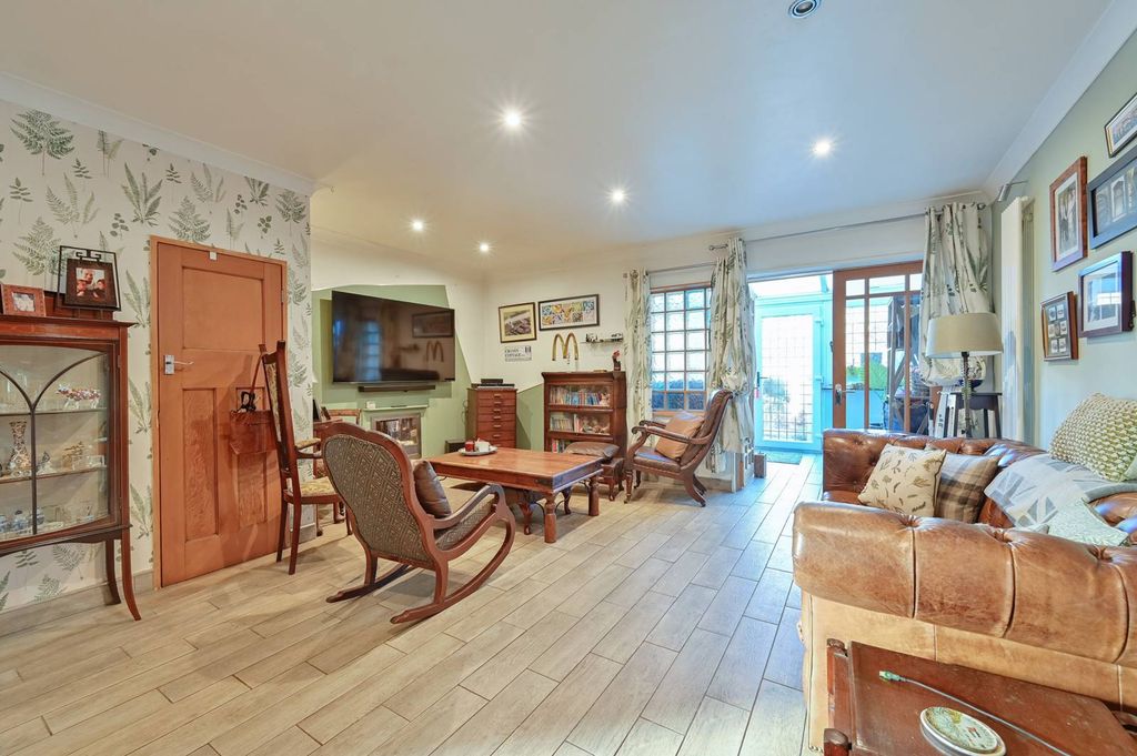 Property photo 1 of 21