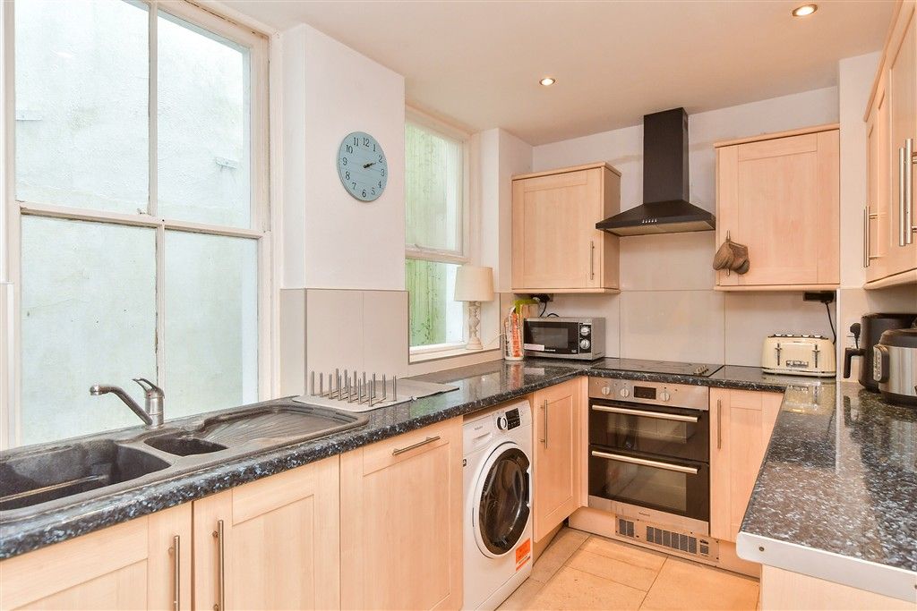 Property photo 3 of 9 Kitchen