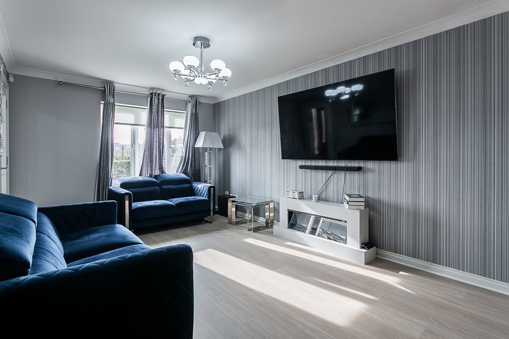 Property photo 1 of 32