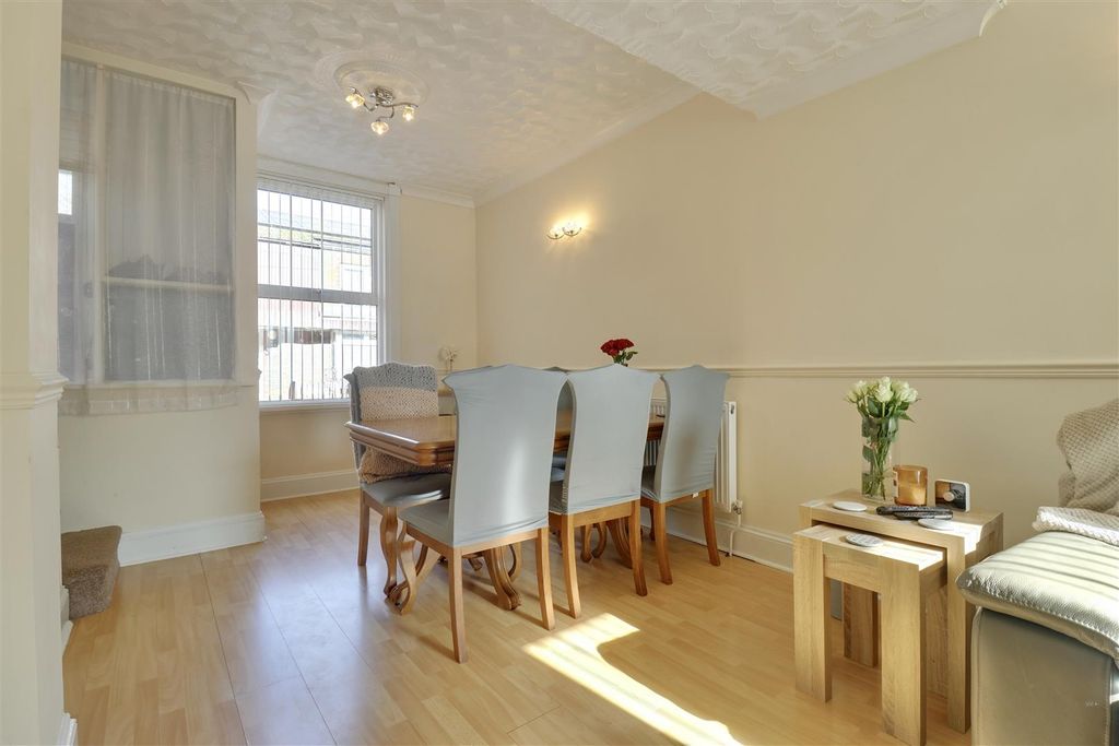 Property photo 3 of 13 0Fb8135A-Af7A-43Fa-B774-11D64Dde1Def_1_201_A.Jpeg