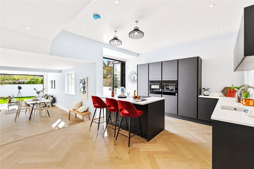 Property photo 2 of 31 Picture No. 75