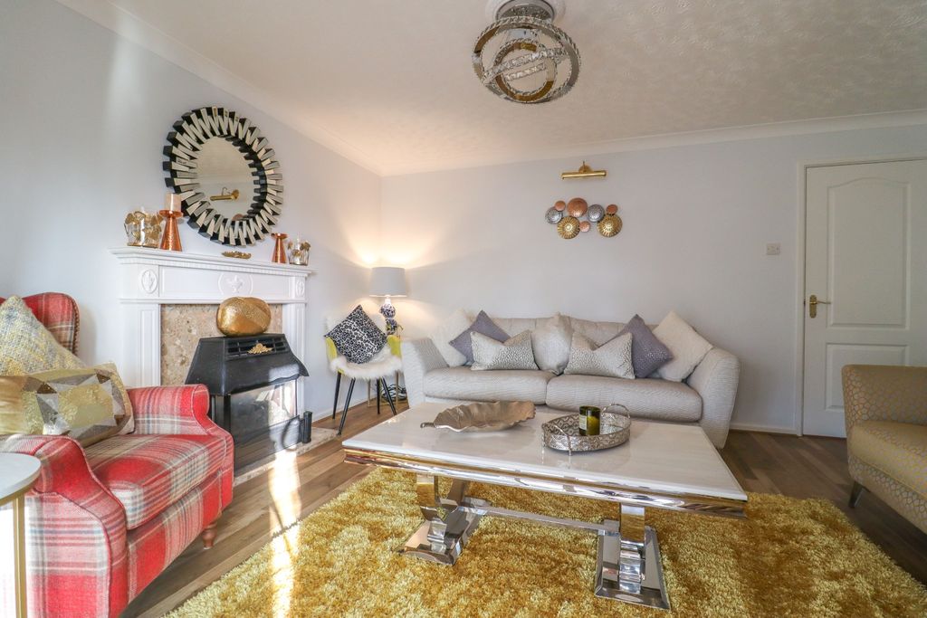 Property photo 2 of 18 3938645