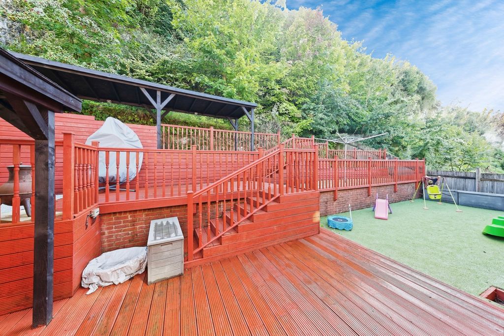 Property photo 3 of 17 Photo