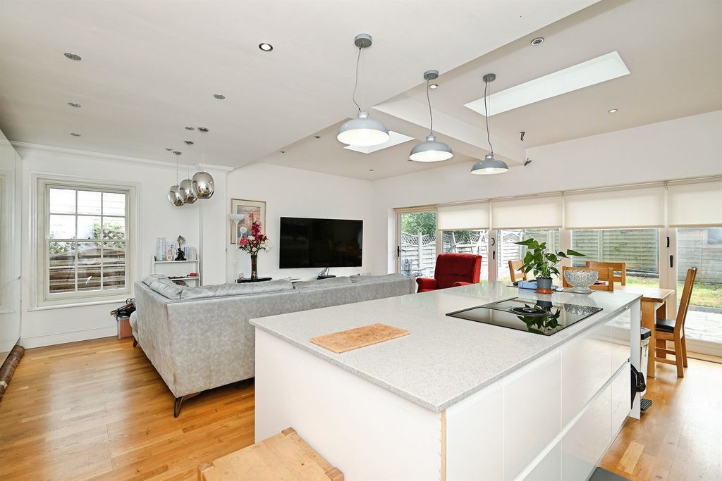 Property photo 2 of 18