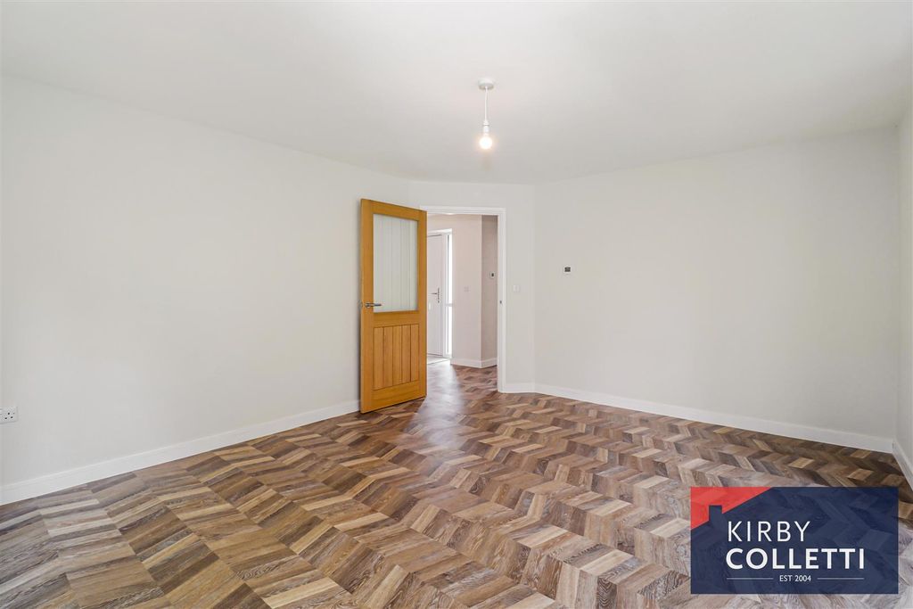 Property photo 3 of 35