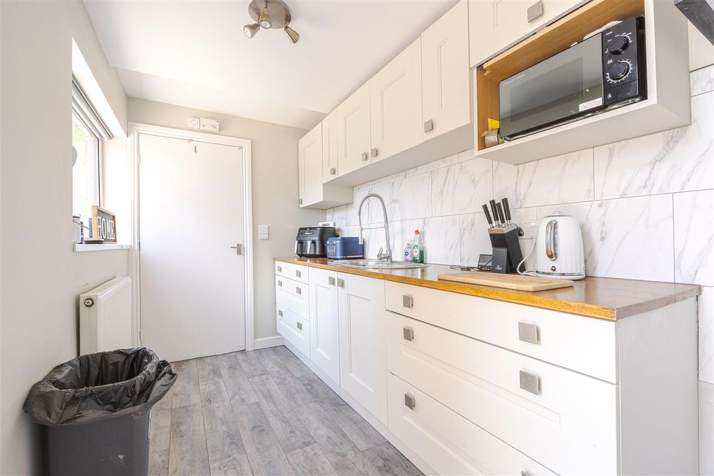 Property photo 2 of 16 Kitchen