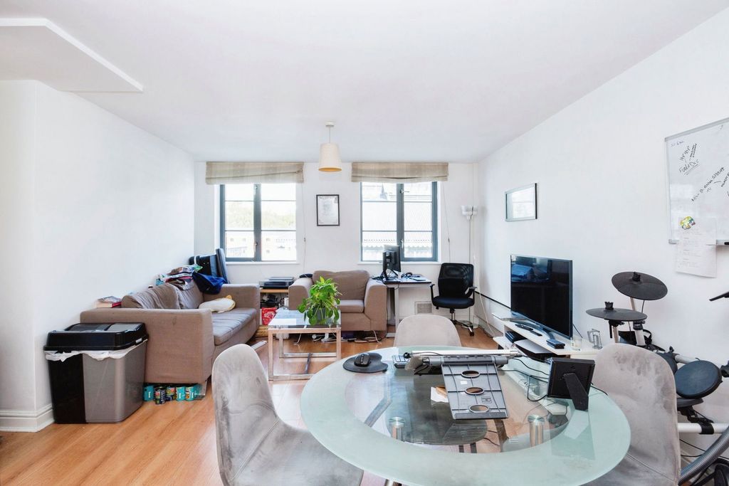 Property photo 3 of 12