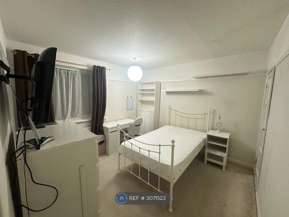 Property photo 1 of 9 Ensuite Room