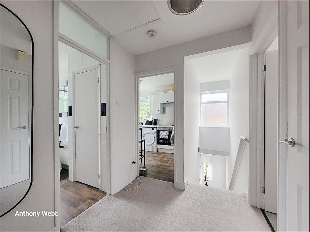 Property photo 3 of 11 Landing