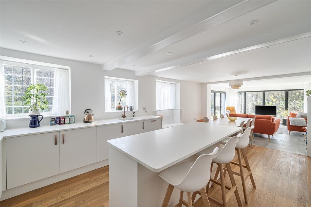 Property photo 3 of 22 Kitchen