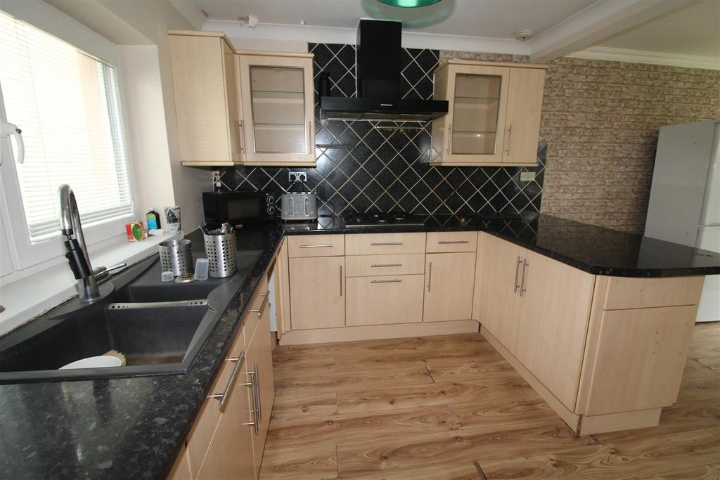 Property photo 2 of 21 Kitchen