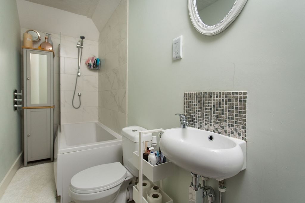 Property photo 2 of 12 Bathroom