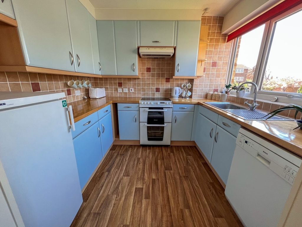 Property photo 2 of 27