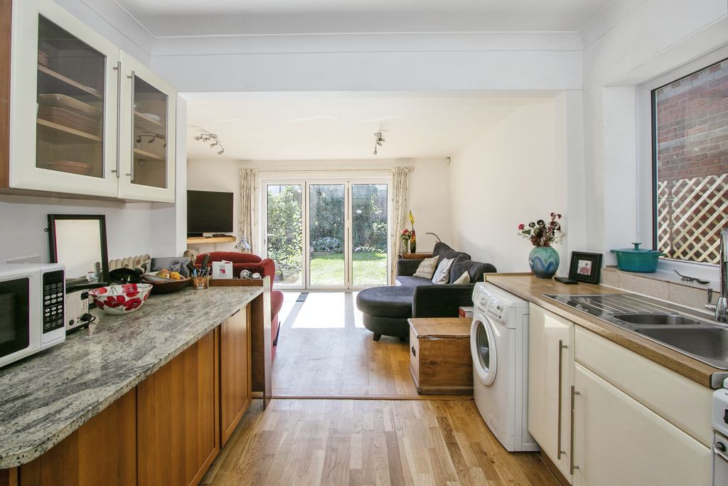Property photo 2 of 17