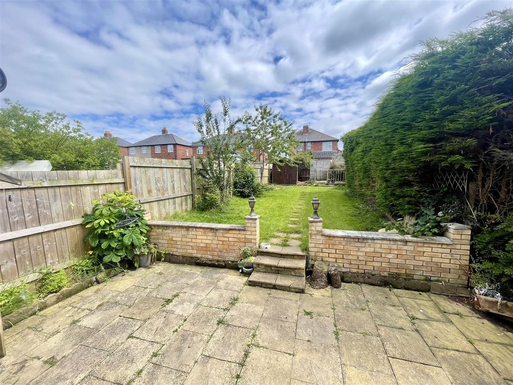 Property photo 2 of 8 Externally