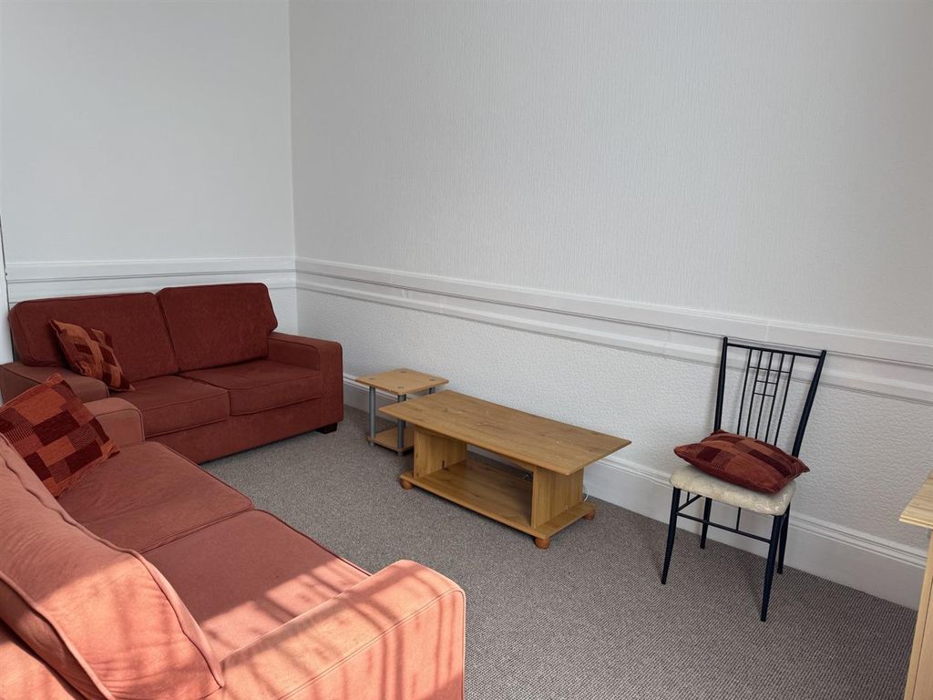 Property photo 2 of 7 Lounge