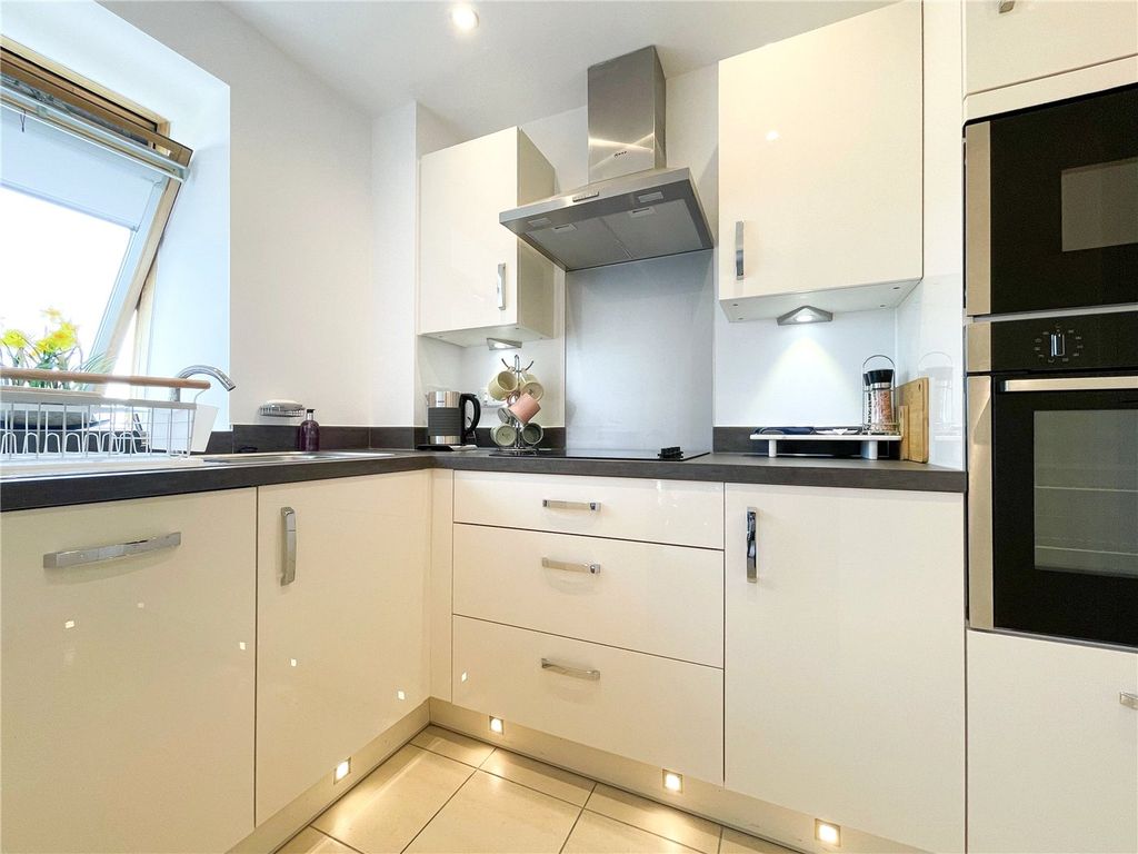 Property photo 3 of 12 Kitchen