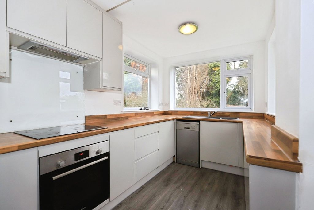 Property photo 2 of 12 Dining Kitchen
