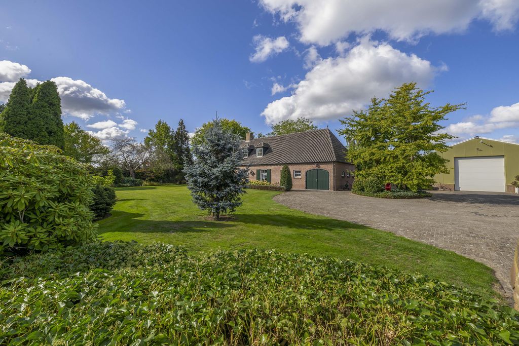 Property photo 2 of 58