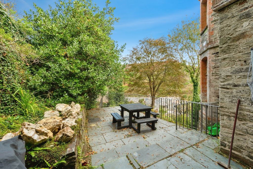 Property photo 3 of 17 Photo