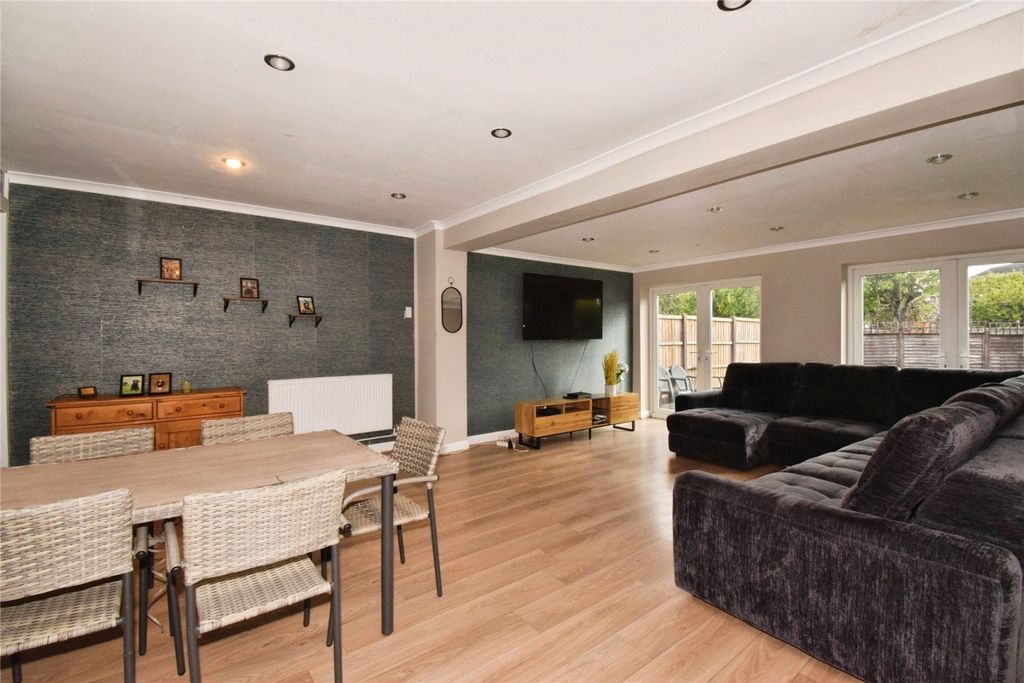 Property photo 2 of 17 Lounge/Diner