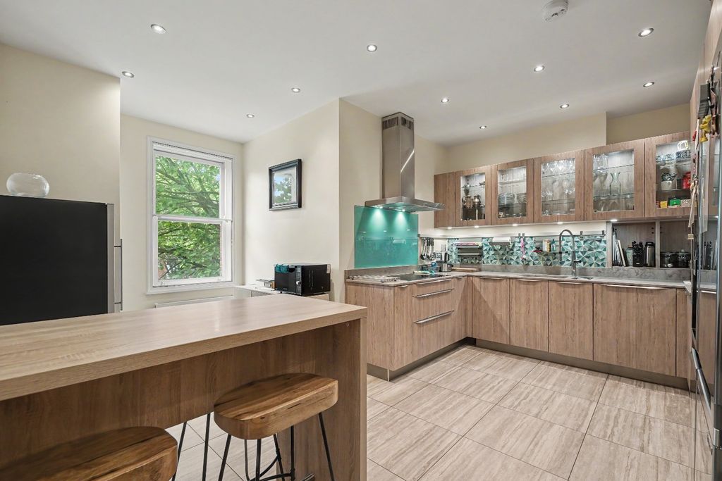 Property photo 2 of 8 5133832