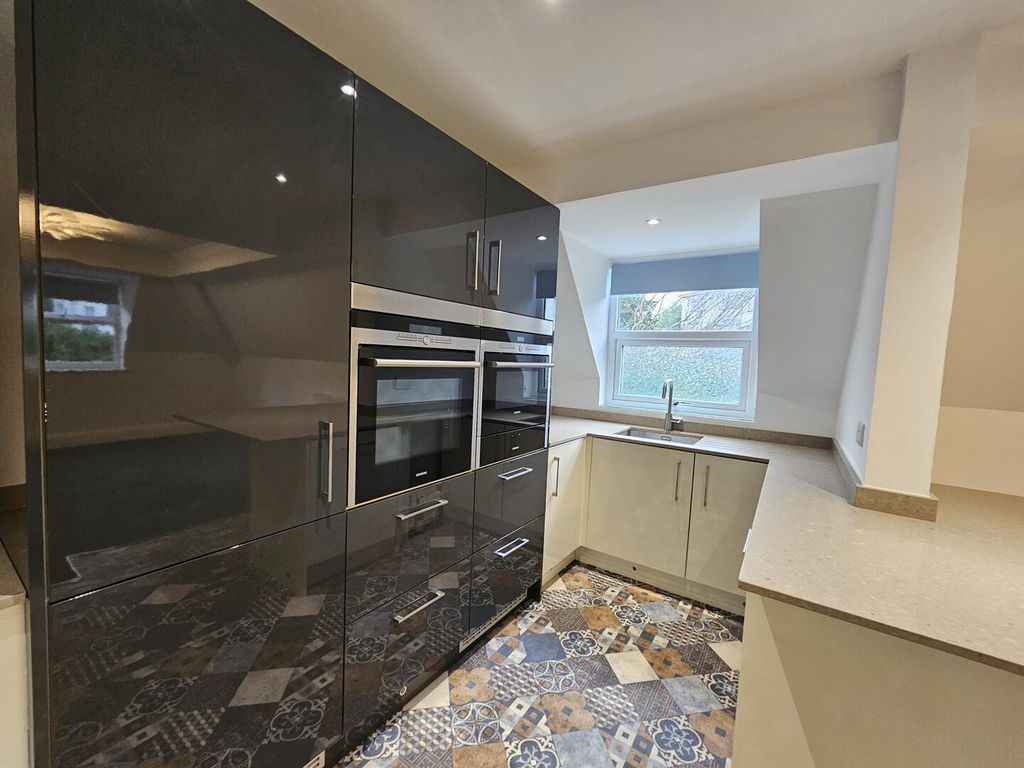 Property photo 3 of 8 Kitchen