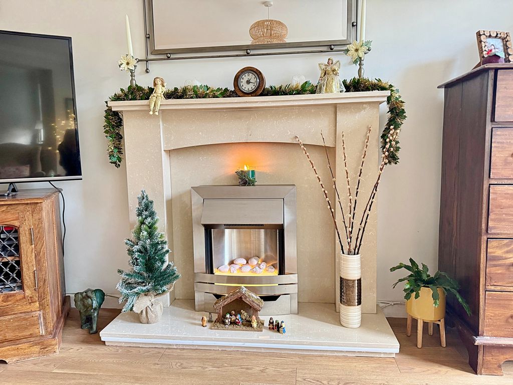 Property photo 2 of 17 Xmas Fireplace