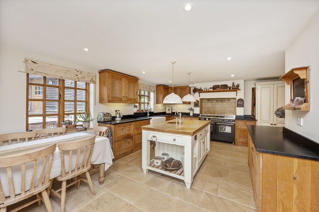 Additional image 11 of 6 bed detached house for saleWildgoose Drive, Horsham RH12