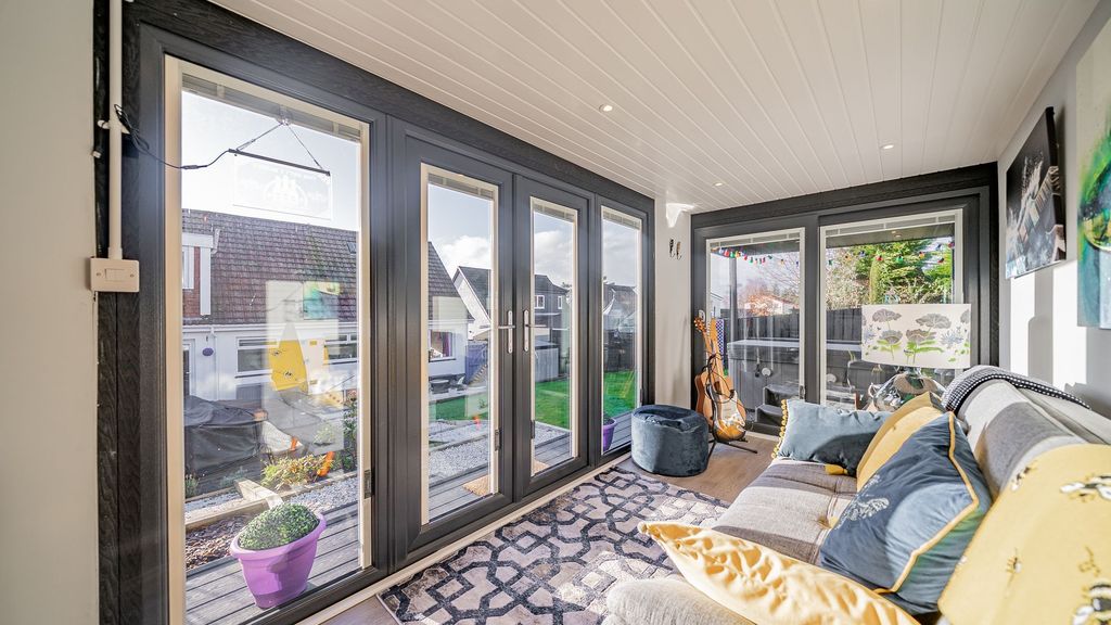 Property photo 2 of 25