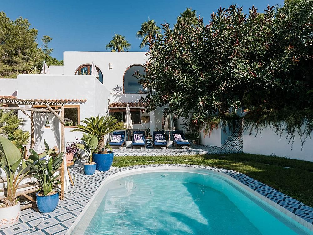 Property photo 1 of 44