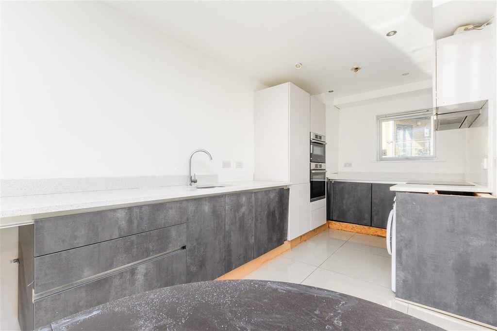 Property photo 1 of 10 Kitchen