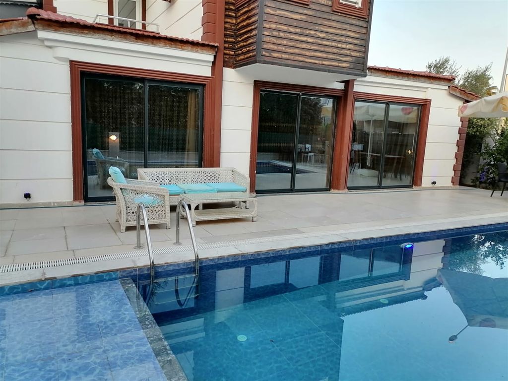 Property photo 3 of 18 Sizeable Villa For Sale In Belek With Private Facilities - Private Exterior