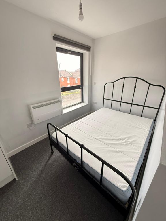 Property photo 3 of 4 Cozy Double Bedroom Featuring A Stylish Black Meta...