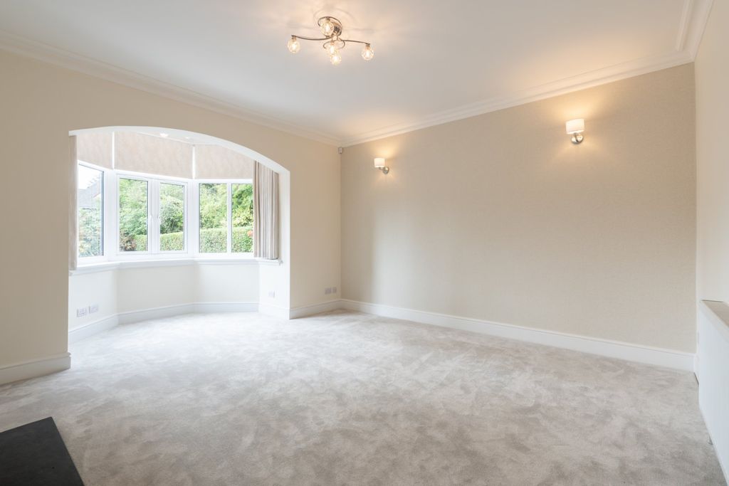 Property photo 3 of 27 Front Lounge