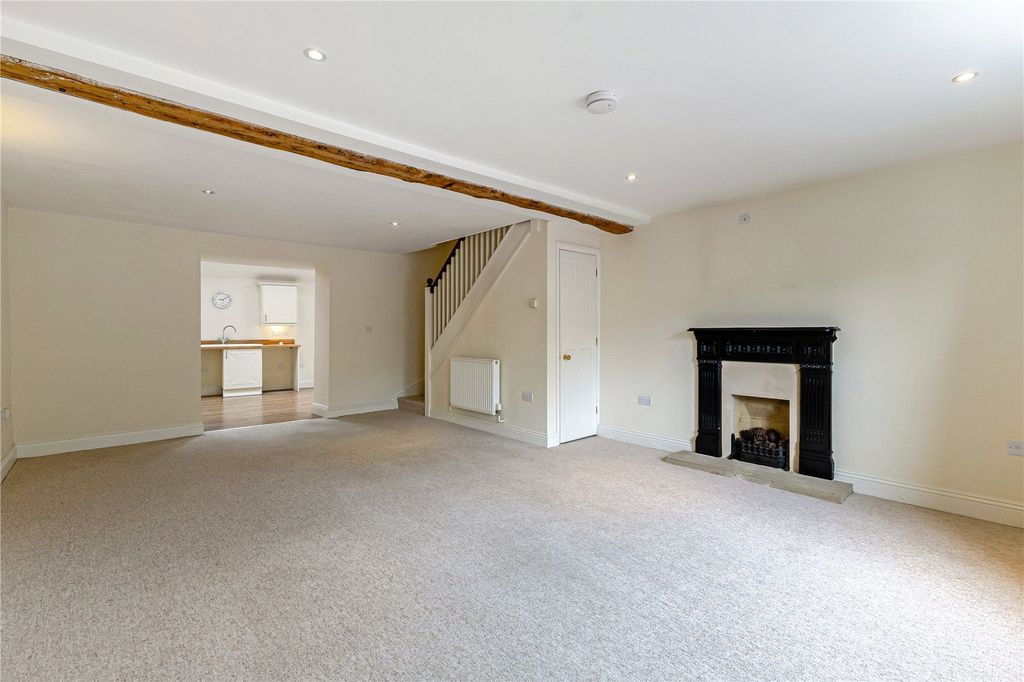 Property photo 3 of 15 Sitting Room
