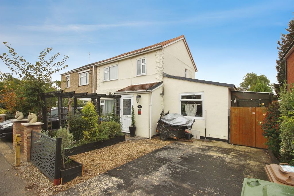 Property photo 2 of 27