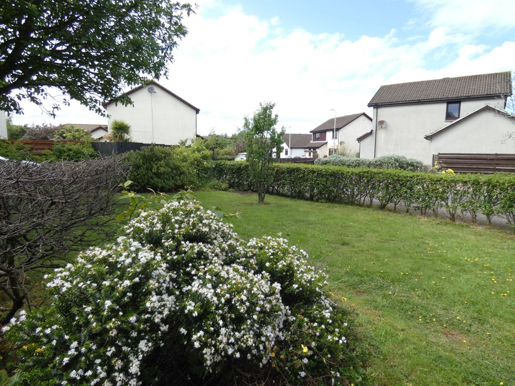Property photo 3 of 18 Front Garden