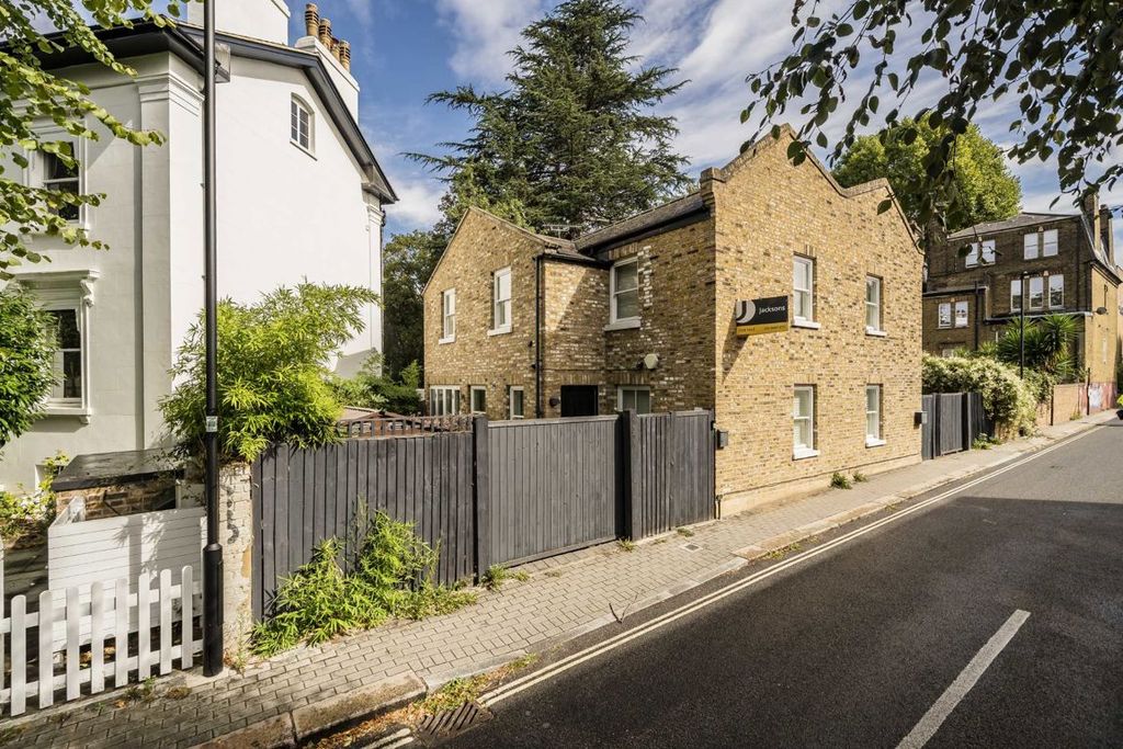 Property photo 1 of 8